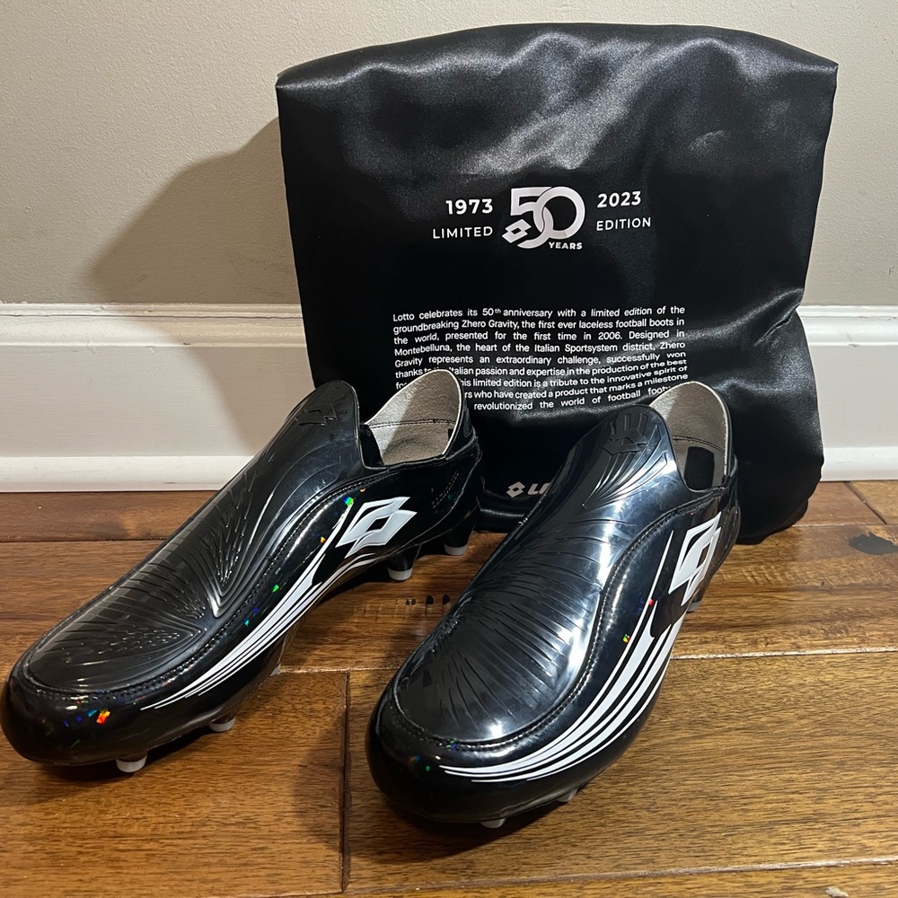 Lotto Zhero Gravity 50th Anniversary Laceless Boot
Size 10- New Condition
